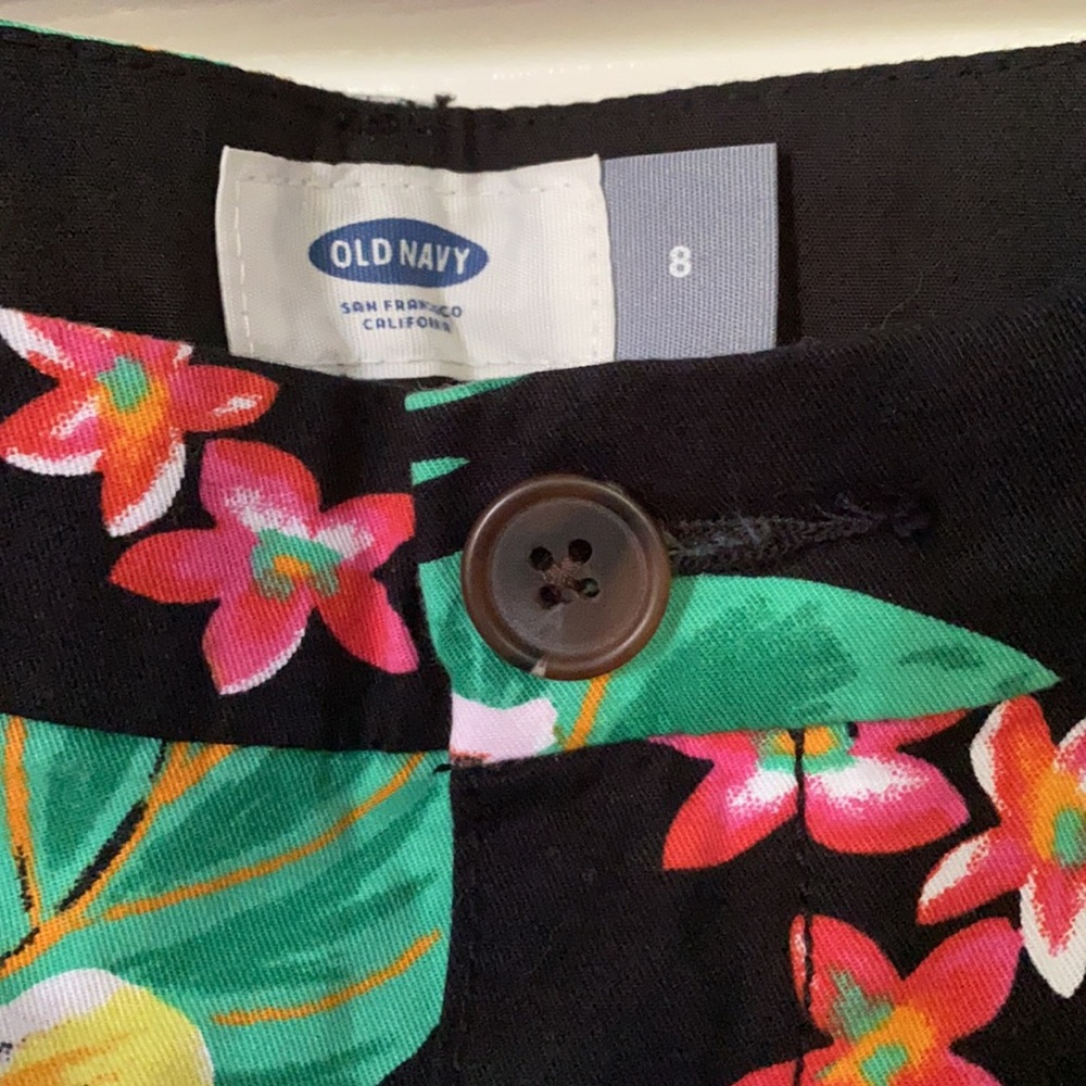 Old Navy Tropical Floral Shorts - Picture 2 of 4
